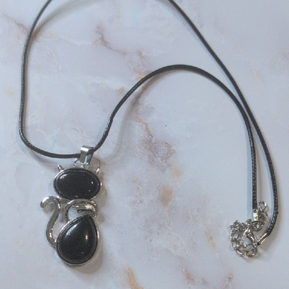 Chic Black Cat Pendant Necklace